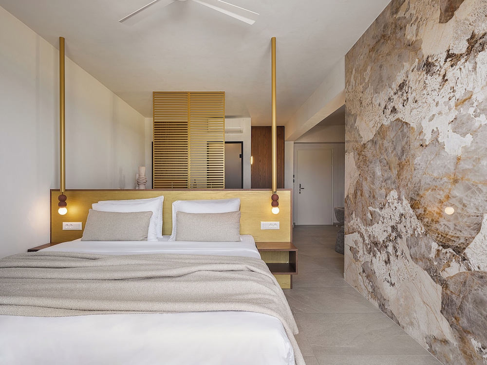 Elite Aura Suite, Partial Sea View