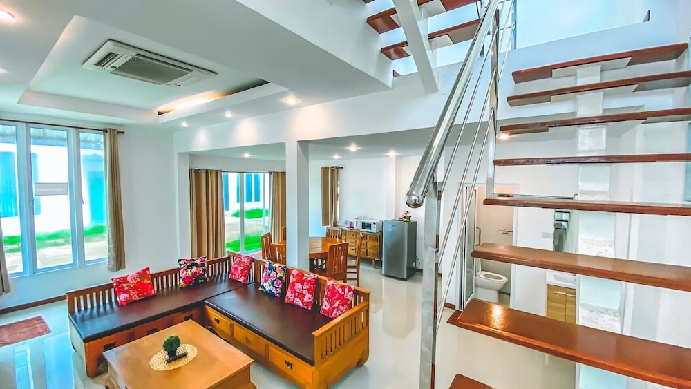 2 Bedrooms House