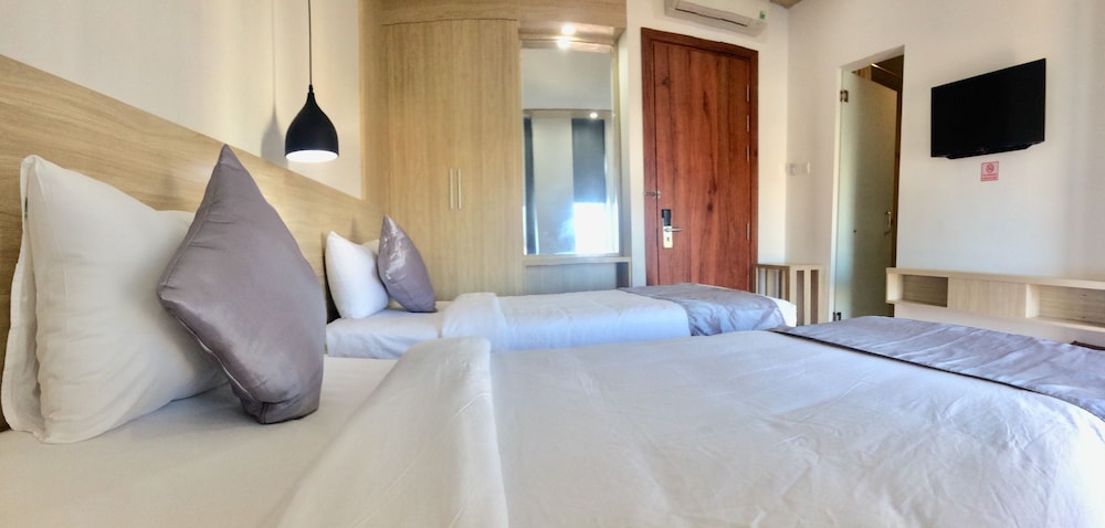 Superior Room, 2 Twin Beds, Non Smoking, City View photo 3