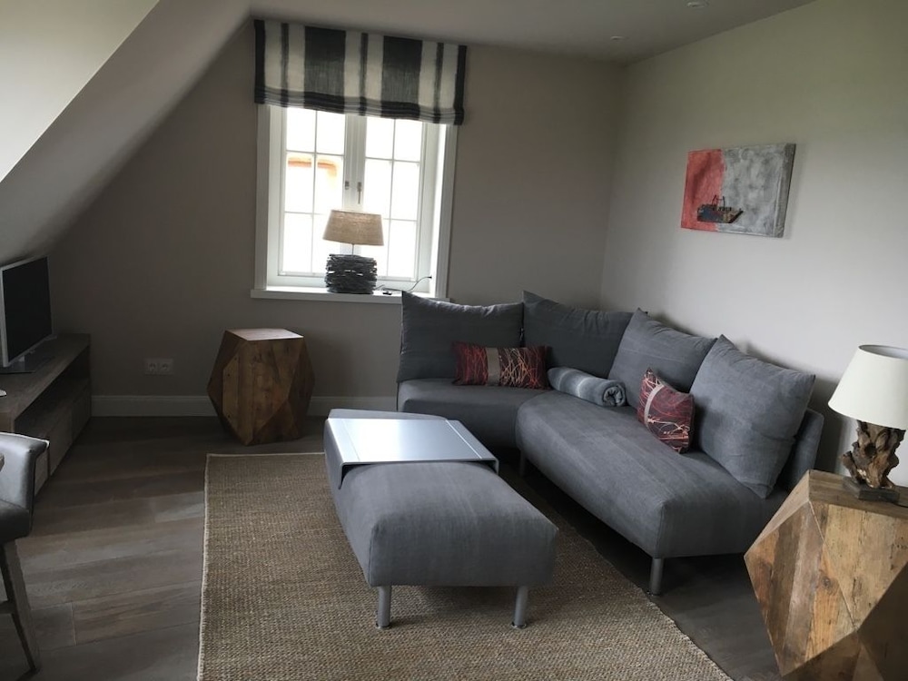 Apartment (EastSide upper floor)