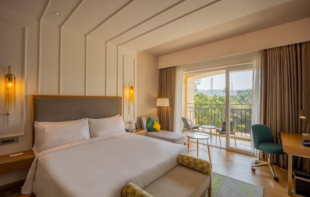 Standard Room, 1 King Bed, Balcony (Sunrise View) - Photo 11