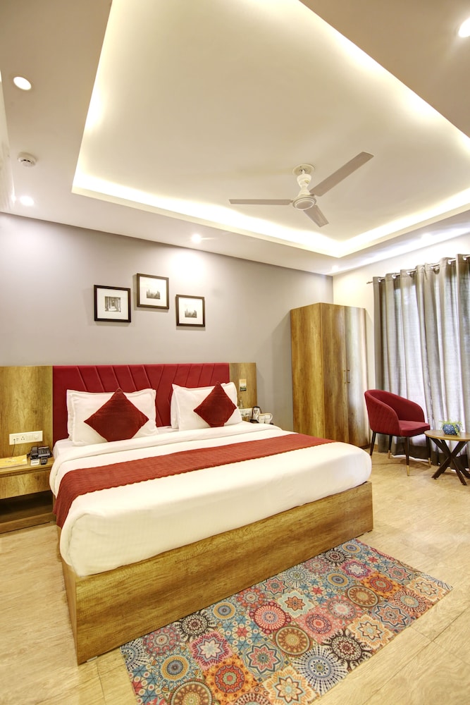 Deluxe Room - Photo 8
