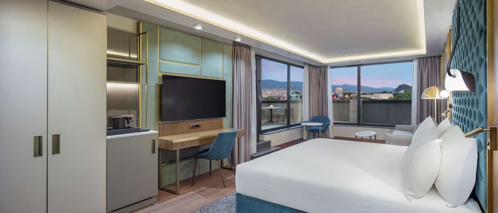 Junior Suite, 1 King Bed - Photo 4