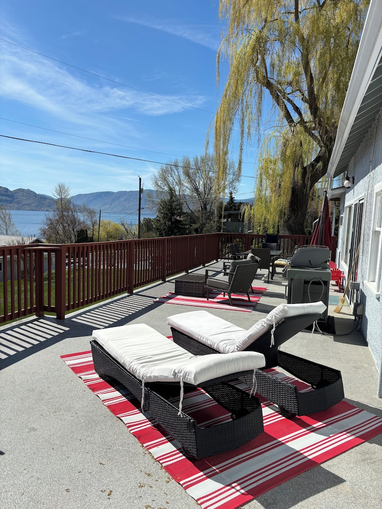 Classic Cabin 17 - 2 Queen Bedrooms, 1 Bathroom, Kitchen & Lakefront Views