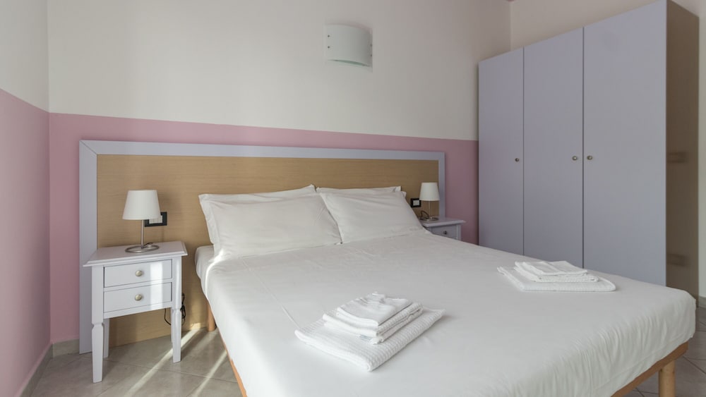 Apartment, 2 Bedrooms, 2 Bathrooms, Partial Sea View
