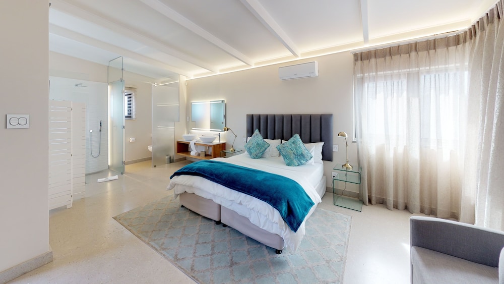 Luxury Suite - Photo 1