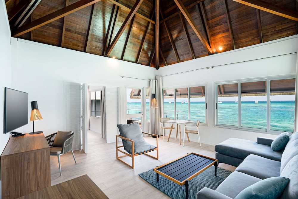 Suite, 1 King Bed, Overwater photo 3