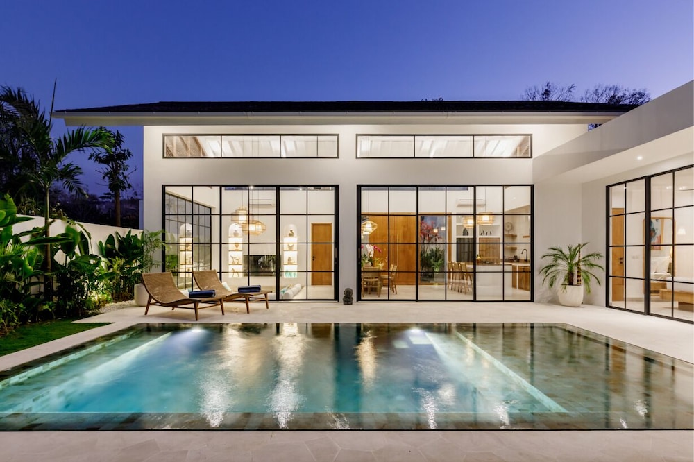 Family Villa, Patio, Pool View photo 1