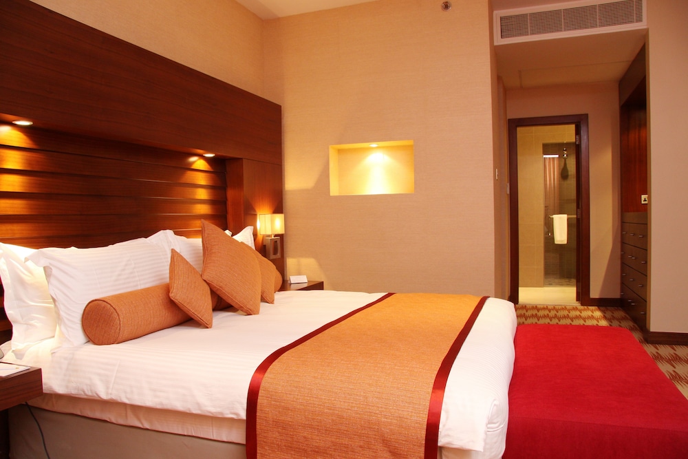 Suite, 1 Bedroom, Balcony - Photo 2
