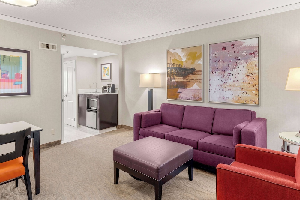 Suite, 2 Queen Beds - Photo 5