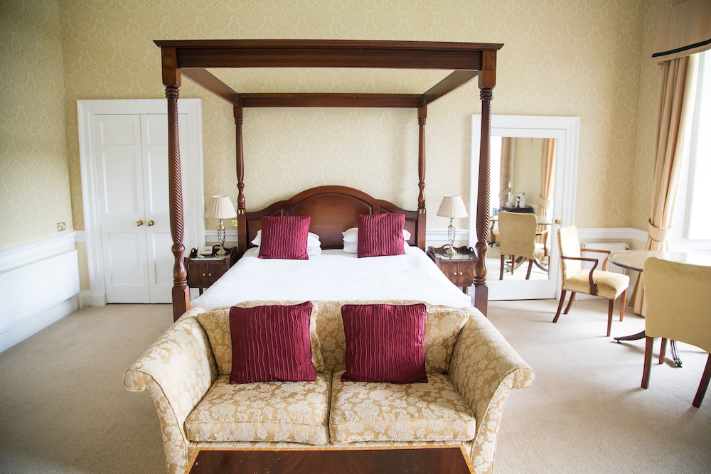 Deluxe Room (Double-Twin) photo 2