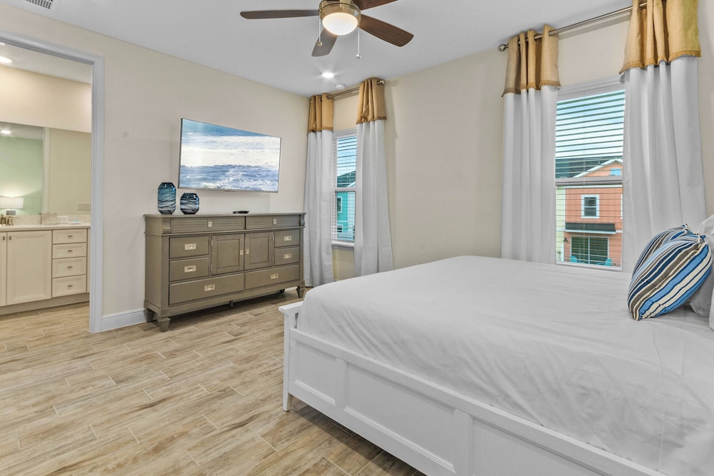 Townhome, Multiple Beds, Pool Access, Garden View