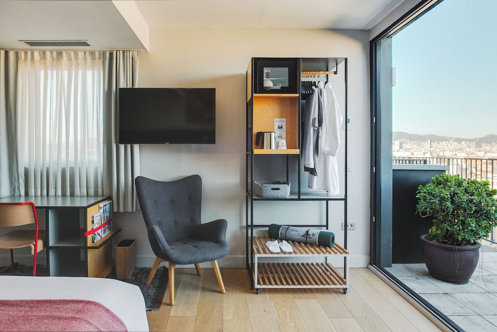 Deluxe Penthouse, 1 Queen Bed, Terrace photo 3