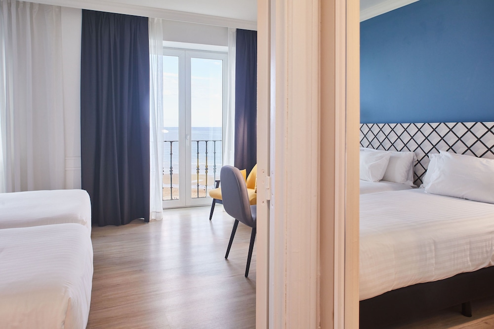 Family Room, Connecting Rooms, Sea View photo 2