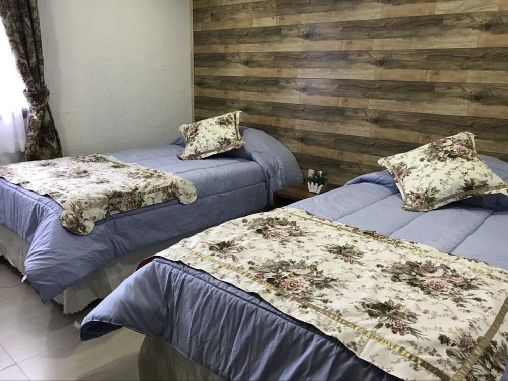 Standard Room, 2 Twin Beds, Private Bathroom photo 2