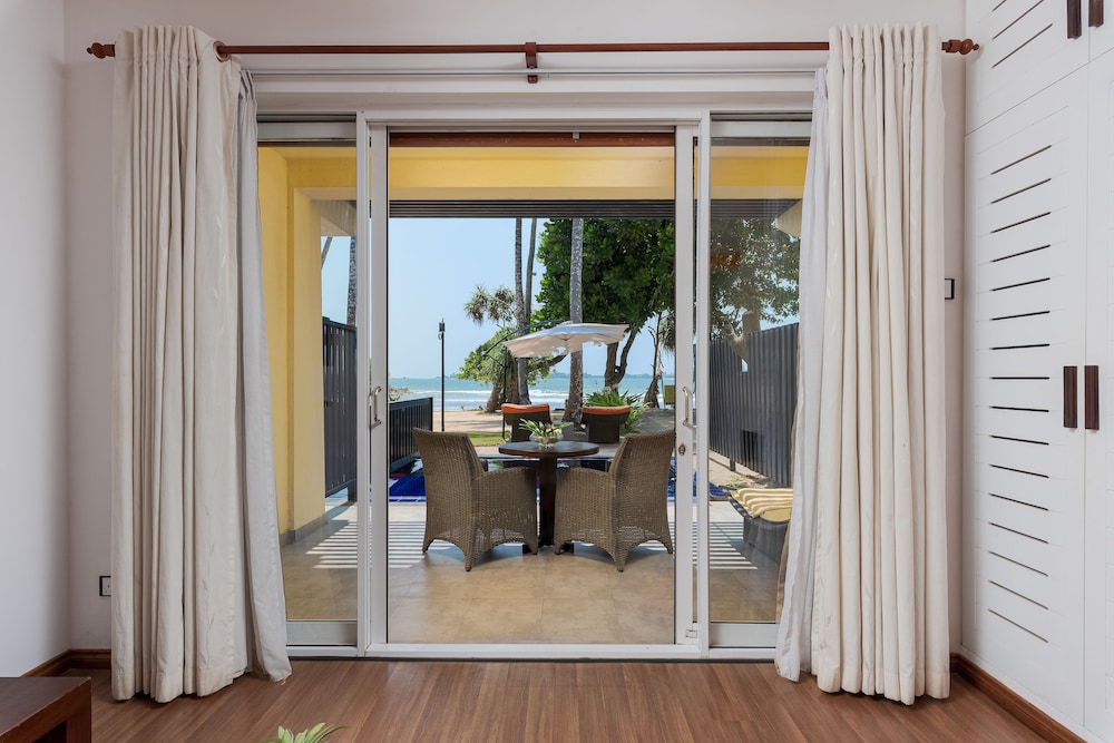 DELUXE ROOM PLUNGE POOL WITH PRIVATE JACUZZI AND SEA VIEW photo 2