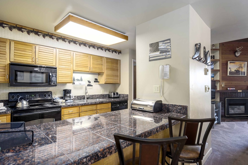 Condo, 3 Bedrooms photo 2