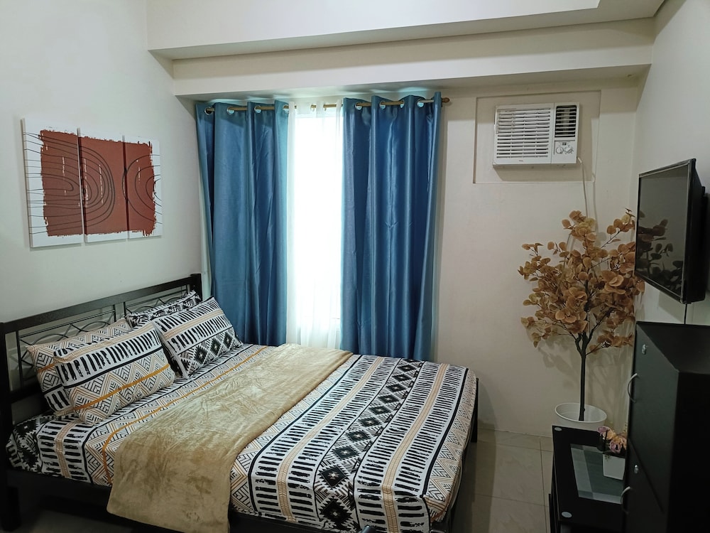 Royal Studio, 1 Queen Bed photo 1