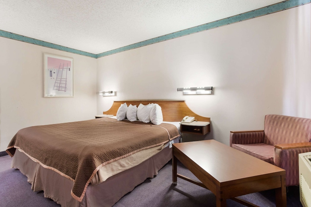 Room, 1 King Bed, Accessible, Non Smoking - Photo 2