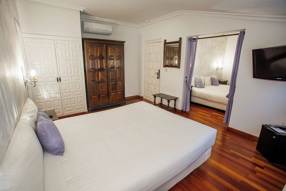 Family Quadruple Room - Photo 2
