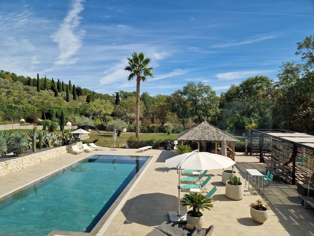 Superior Double Room, 1 King Bed, Terrace, Poolside photo 2