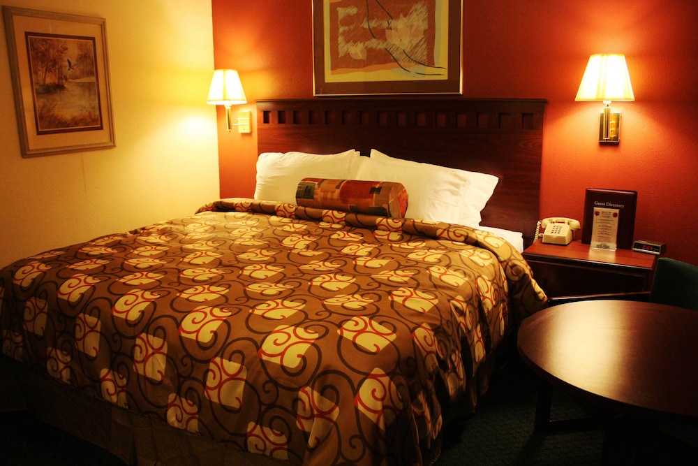 Standard Room, 1 King Bed, Smoking photo 2