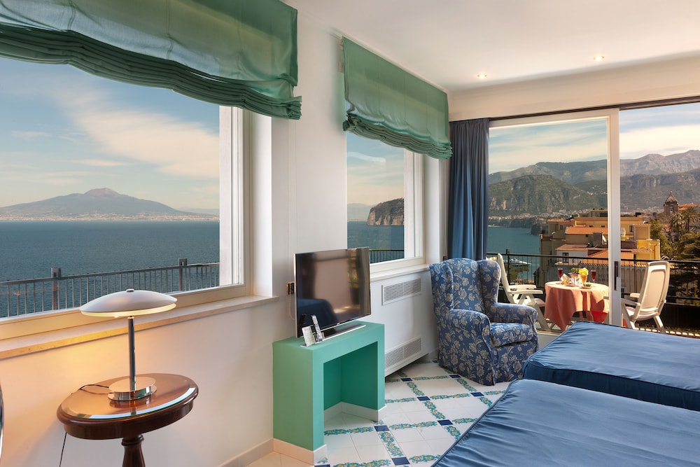 Suite, Balcony, Sea View - Photo 2