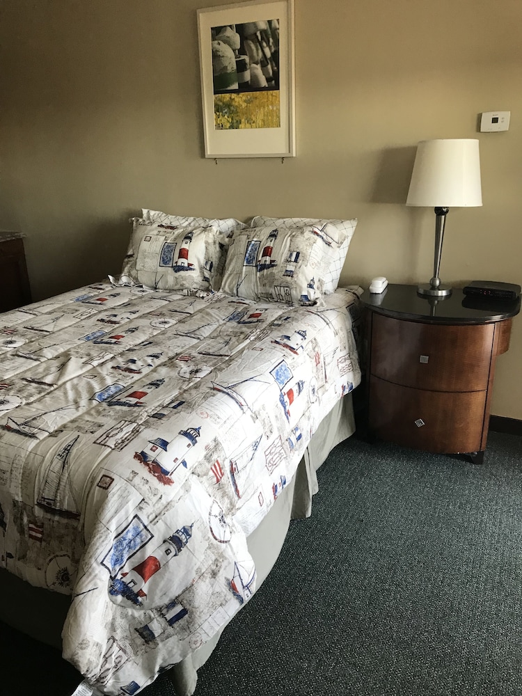 Deluxe Room, 1 Queen Bed, Kitchenette photo 3