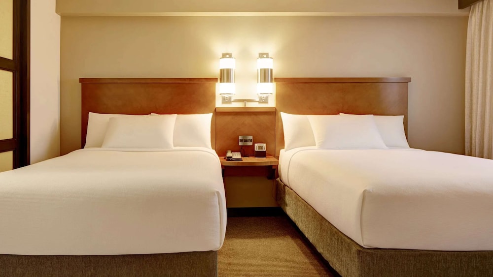 Deluxe Room, Multiple Beds - Photo 1