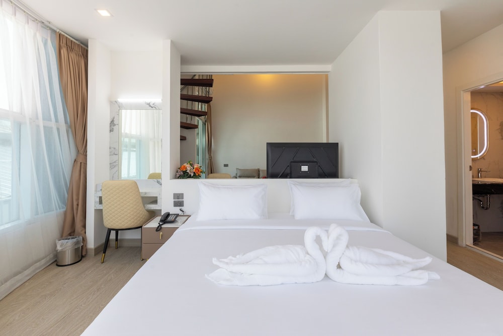 Superior Twin with Balcony+ Family Suite 2 Room