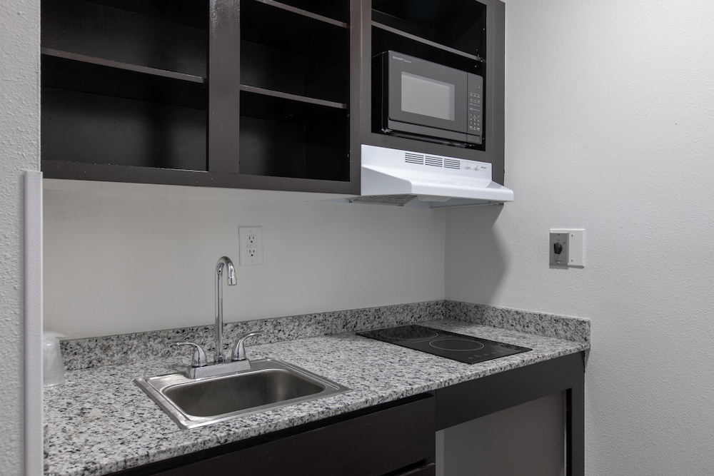 Premium Room, 1 Queen Bed, Non Smoking, Kitchen - Photo 4