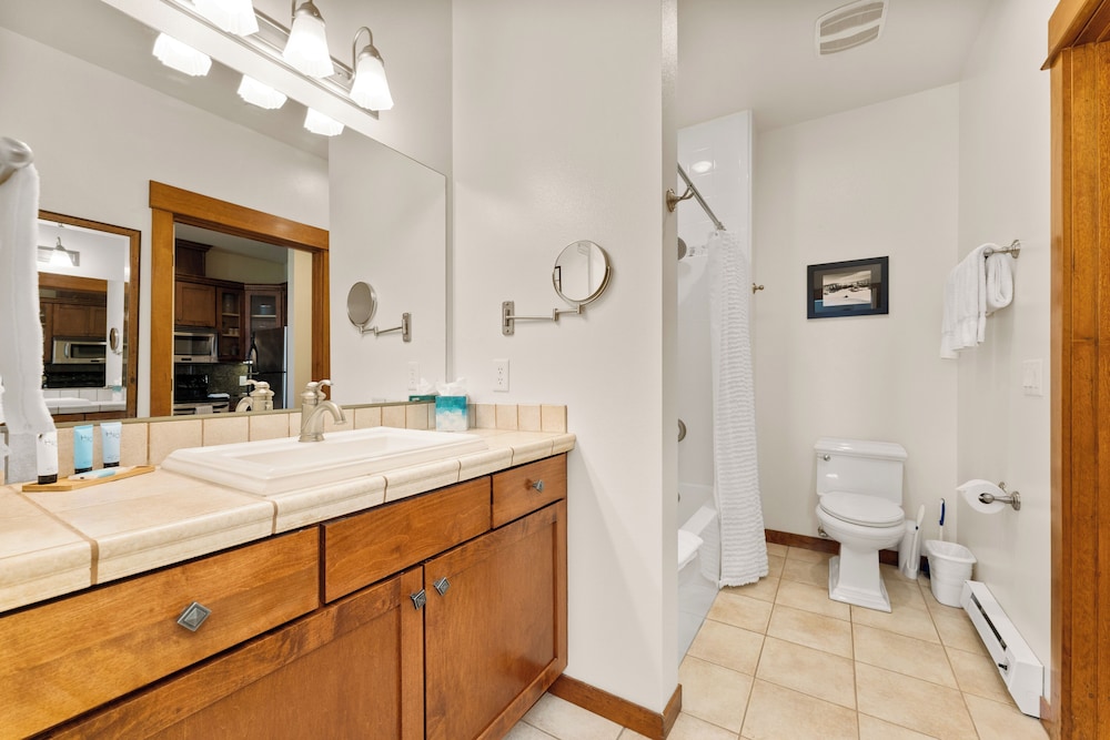 Panoramic Suite, 1 Queen Bed, Golf View photo 2