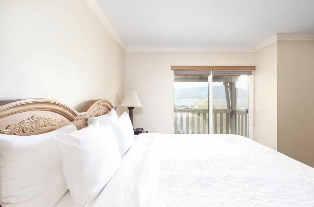 Two Bedroom Townhome, Beach Front photo 1