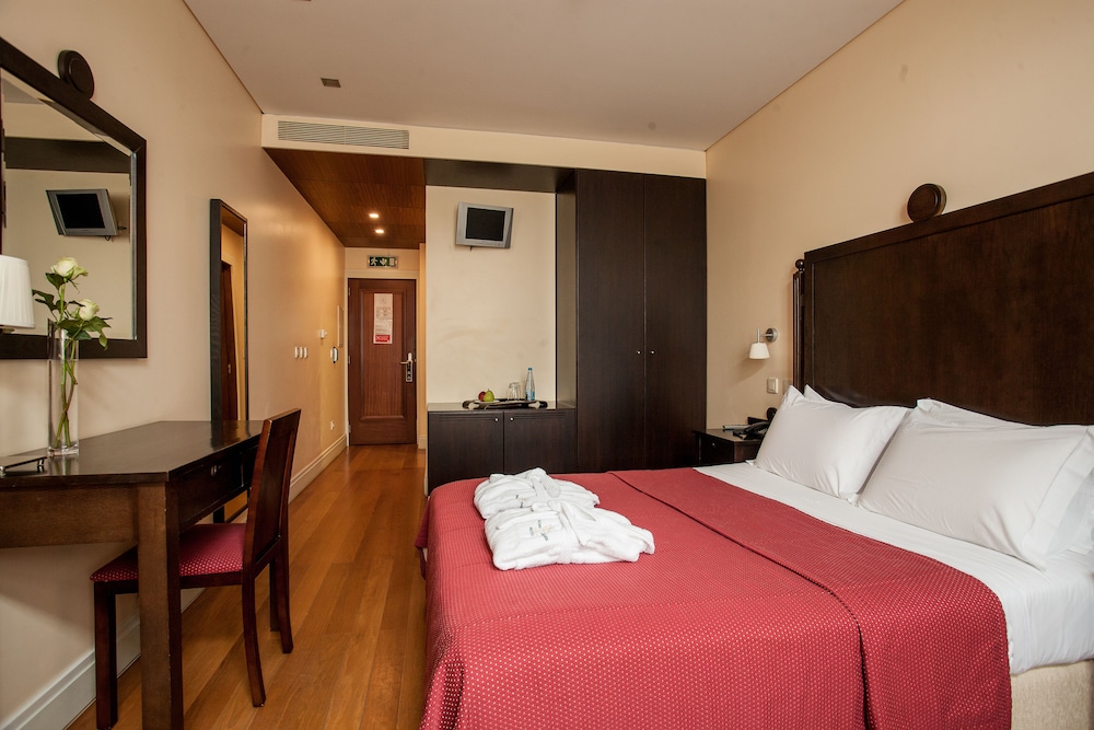Standard Double or Twin Room - Photo 3