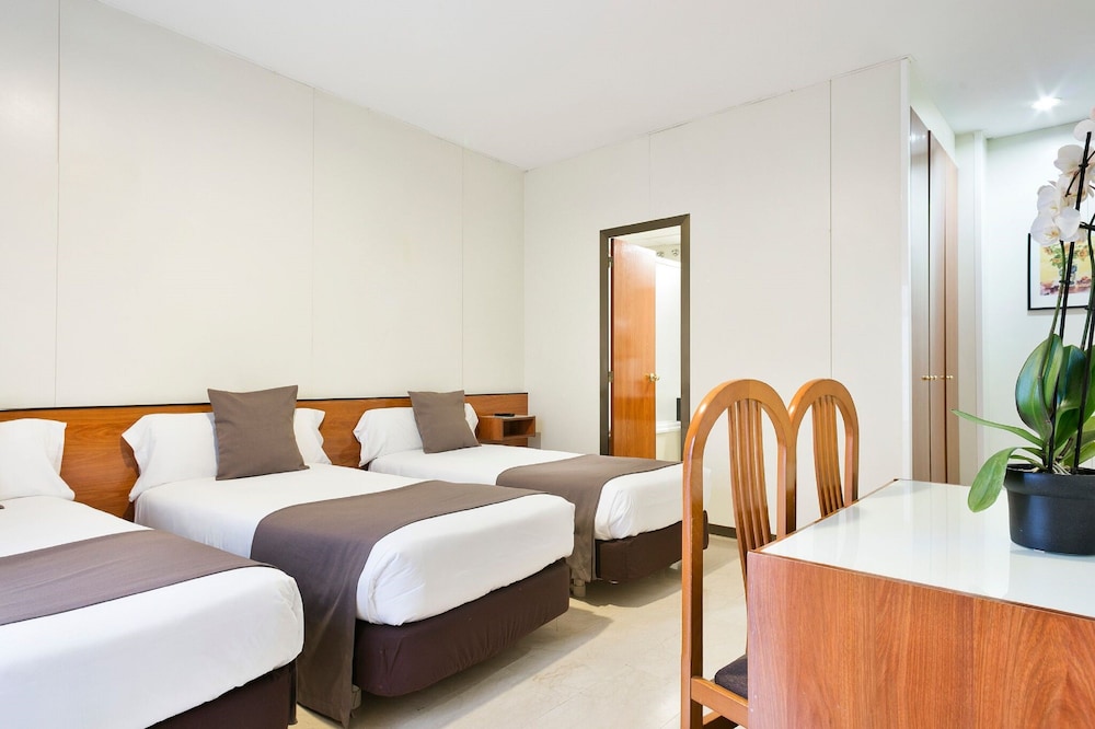Double Room (with extra bed) photo 3