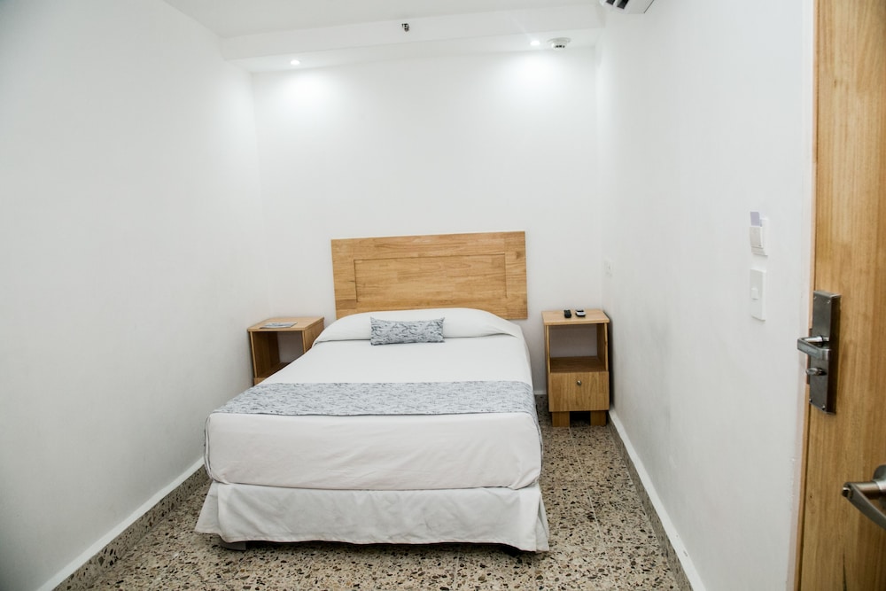 Traditional Room, 1 Queen Bed, Non Smoking photo 1