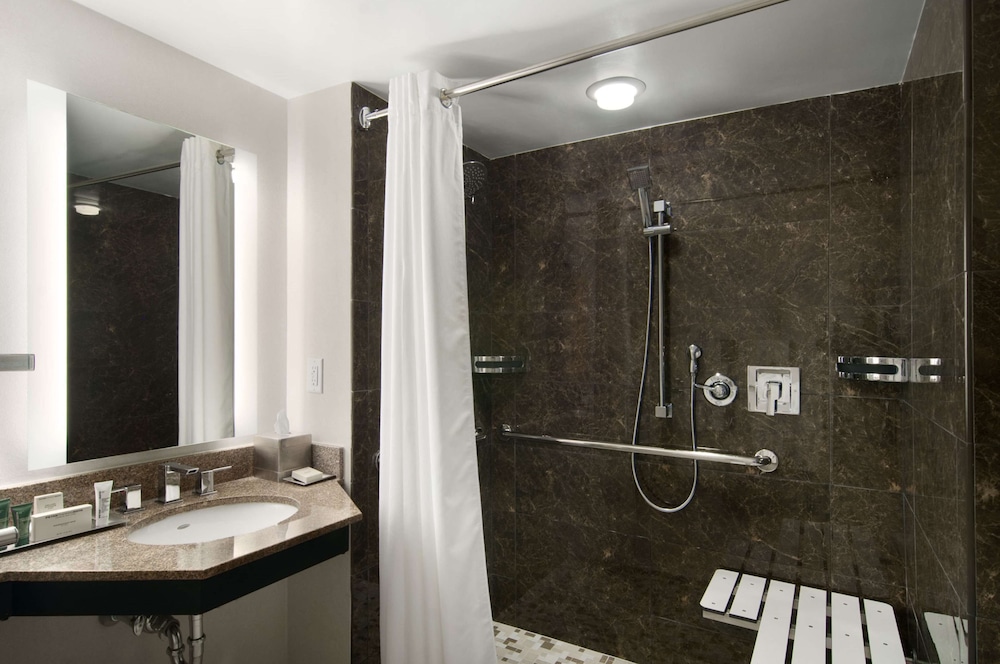 Room, Accessible photo 3