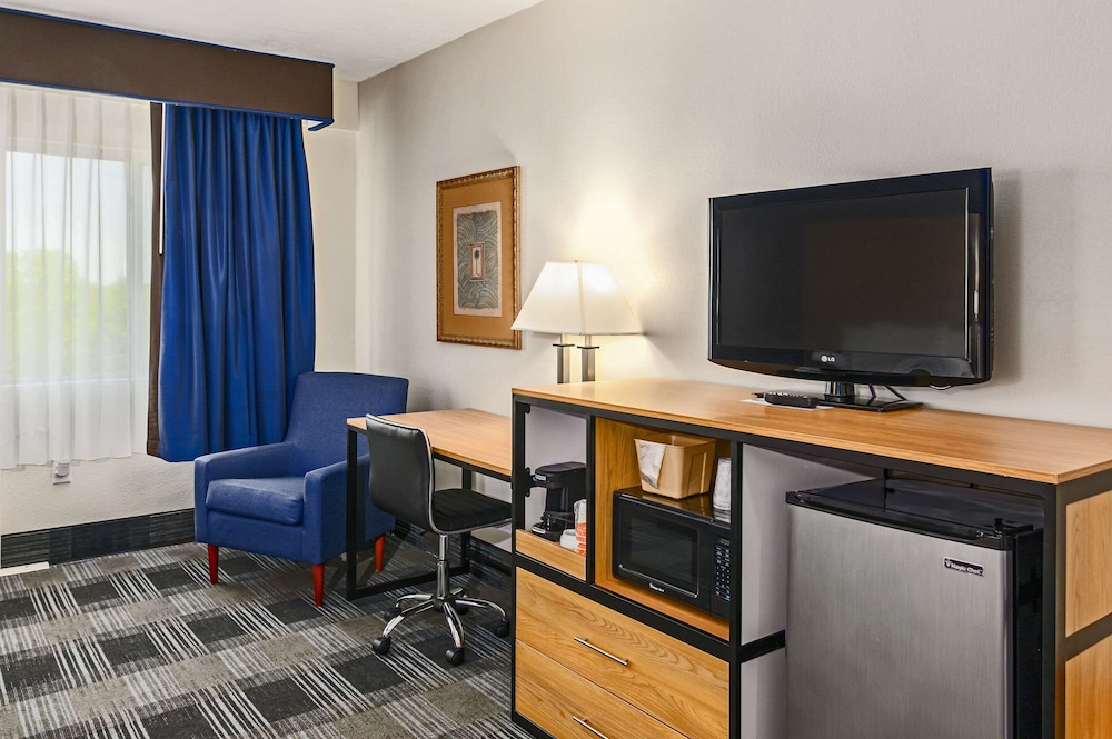 Room, 2 Queen Beds, Non Smoking - Photo 6