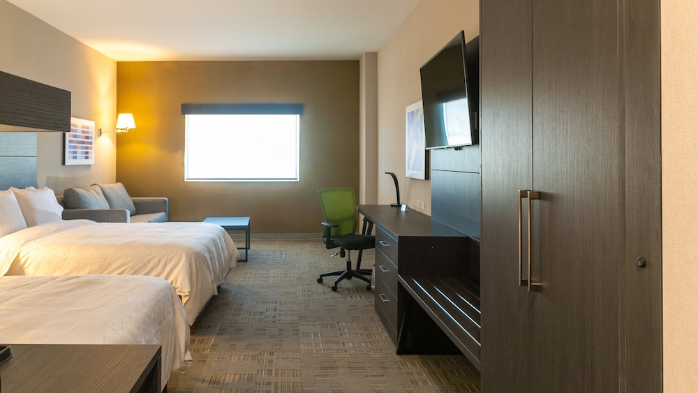 Suite, 2 Queen Beds - Photo 2