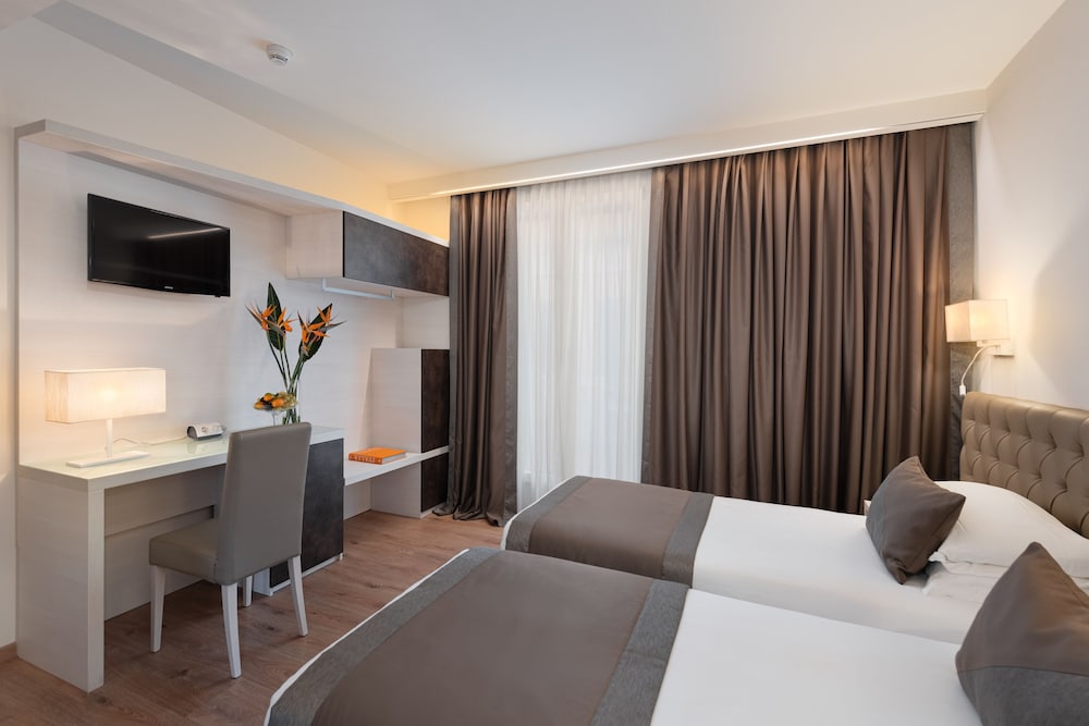Superior Double Room, 2 Twin Beds - Photo 3