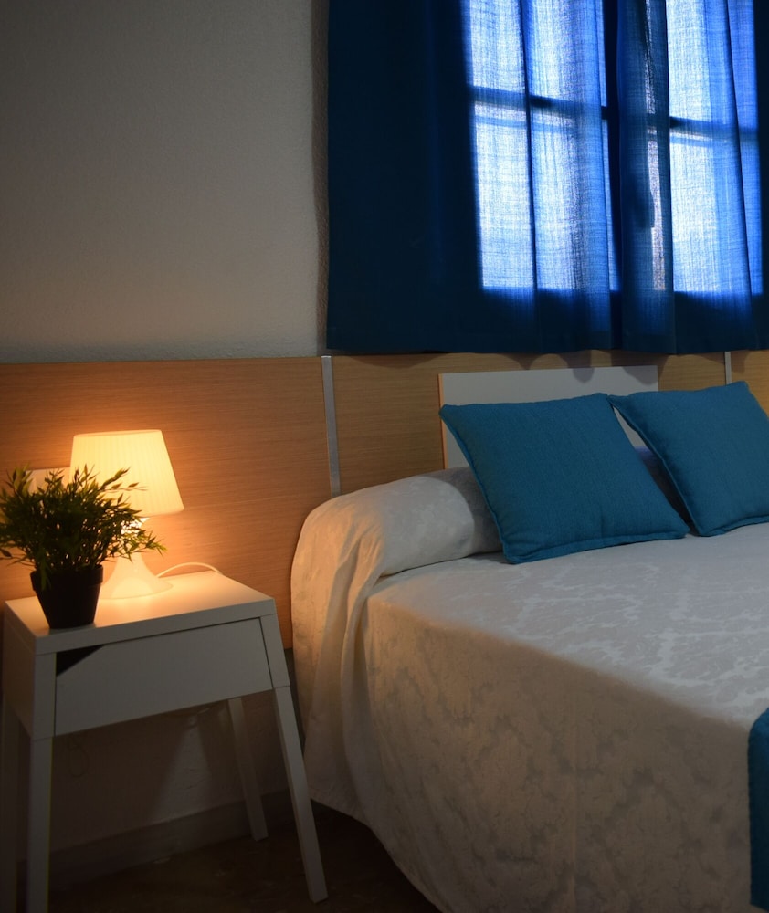Basic Triple Room photo 2