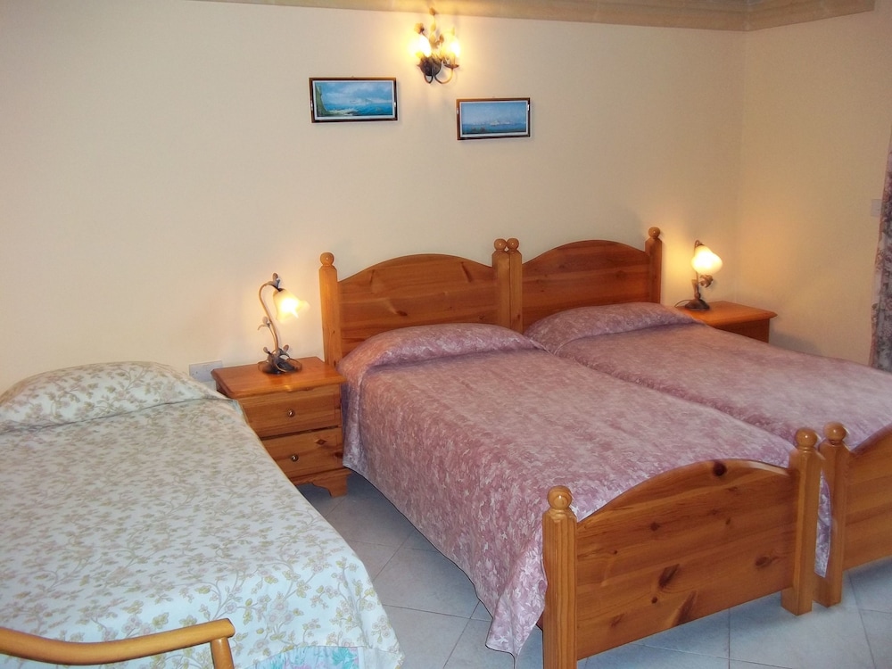 Standard Triple Room, Garden View, Ground Floor photo 3