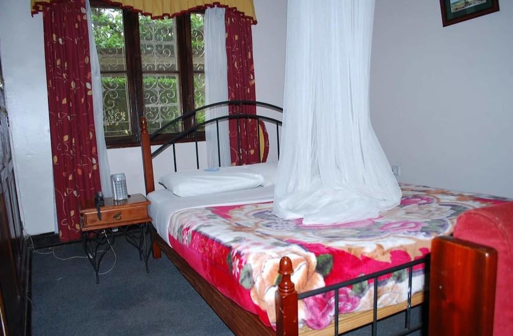 Deluxe Suite, 1 King Bed, Non Smoking, Garden View