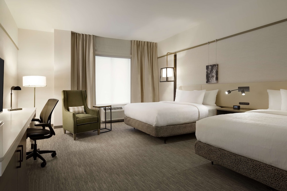 Room, 2 Queen Beds, Accessible, Bathtub photo 3