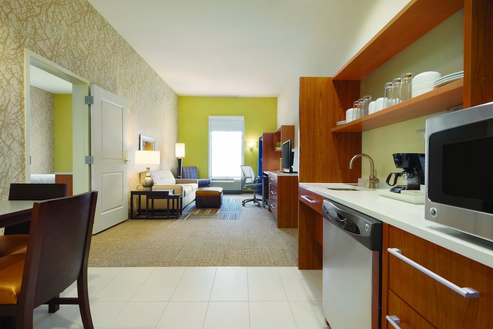 Suite, 1 King Bed, Accessible (Hearing) photo 3