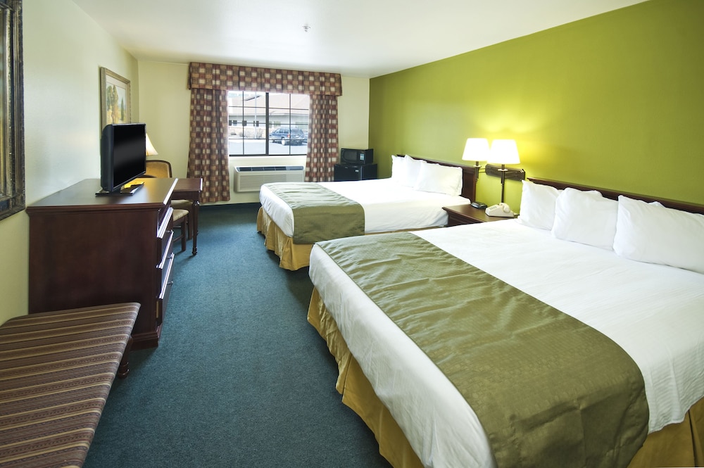 Standard Room, 2 Queen Beds, Non Smoking - Photo 2