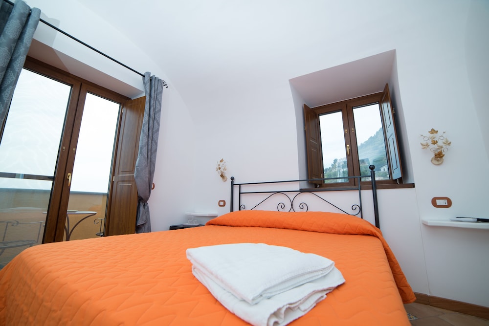 Double Room, 1 Queen Bed, Sea View (Tronto 2) photo 3