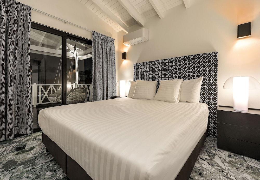 Royal Suite, 4 Bedrooms, Private Pool - Photo 3
