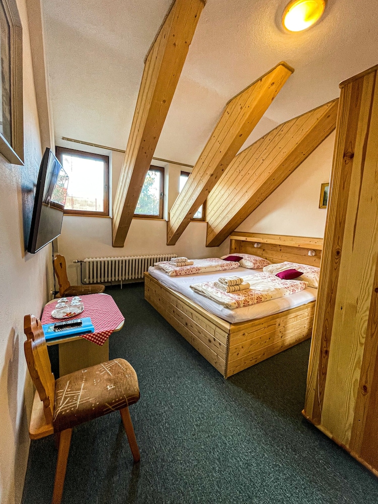 Basic Quadruple Room photo 3