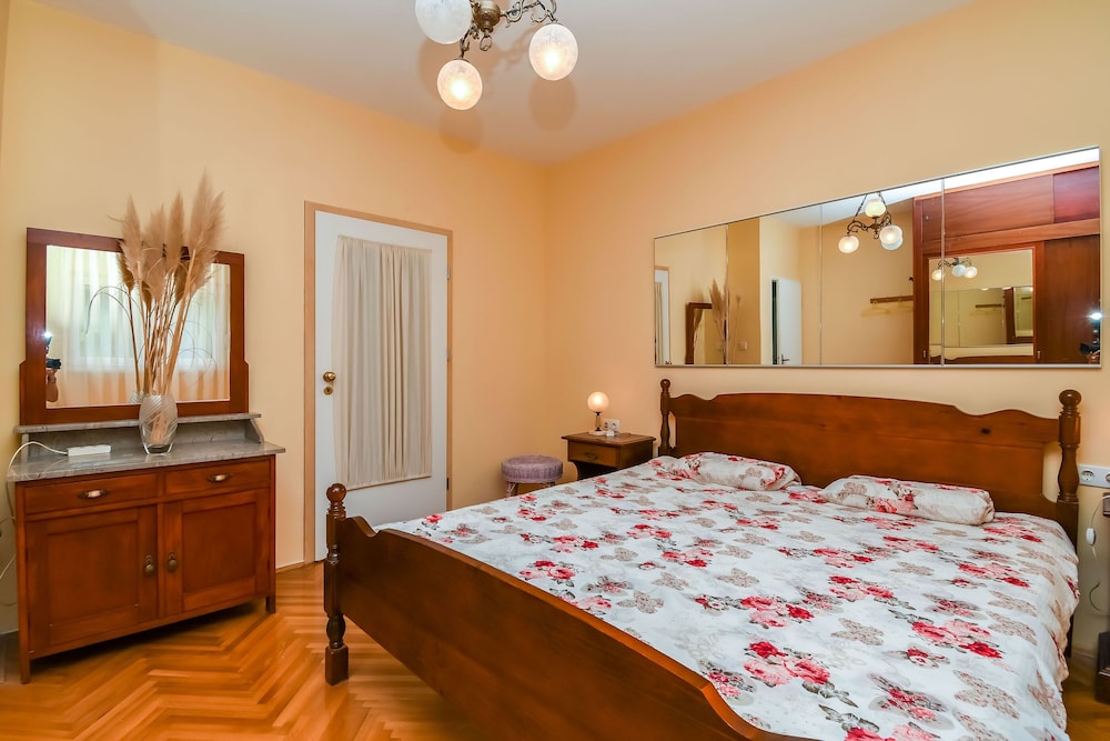 Apartment (A2)